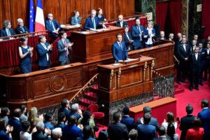 Macron is losing weight: why the French parliament “revolted”