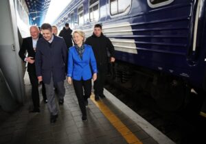 Surviving winter: Ursula von der Leyen visits Kyiv to help