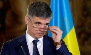 Украинского посла в Британии уволили после критики слов Зеленского.