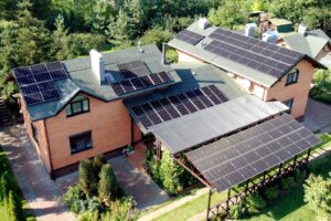 Украинцам предоставляют беспроцентные кредиты на установку солнечных панелей или ветряных установок