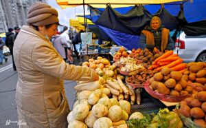 Польша советует гражданам запастись водой и продуктами: как подготовиться к кризису?