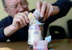 Підвищення пенсії на 700 грн: кого стосується