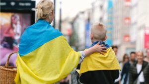 Масова відмова від тимчасового прихистку в європейських країнах: чему українці повертаються