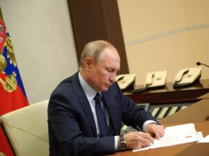 “Паспортизація” казахів і молдаван паспортами РФ: новий виток гібридної війни Росії