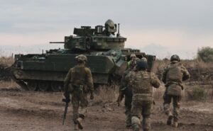 Наступ Росії на пʼяти фронтах як результат затримки західної допомоги: чи є план “Б”?