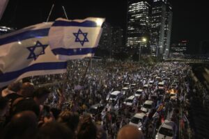 В Ізраїлі застосували силу, щоб розганяти протестуючих: ізраїльтяни звинувачують уряд Нетаньягу в неготовності до атак ХАМАС