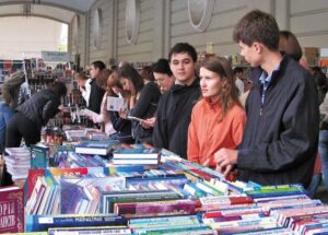 Молодь України отримає сертифікати на купівлю книжок: вже підписано відповідний закон