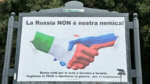 Хто друг, а хто ворог? – в Італії розвішено сотні плакатів “Росія нам не ворог”