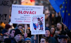 “Нехай їде в Росію!”: словаки протестують проти політики Фіцо